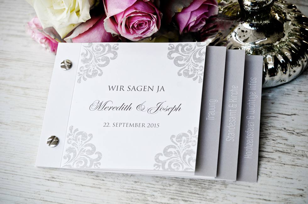 Elegante-Einladung-zur-Hochzeit-mit-barocken-Ornamenten-Meredith-und-Joseph-carinokarten