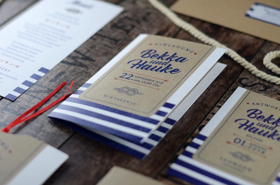 Martime-Einladung-zur-Hochzeit-mit-Kraftpapier-Design-Bekka-und-Hauke---carinokarten